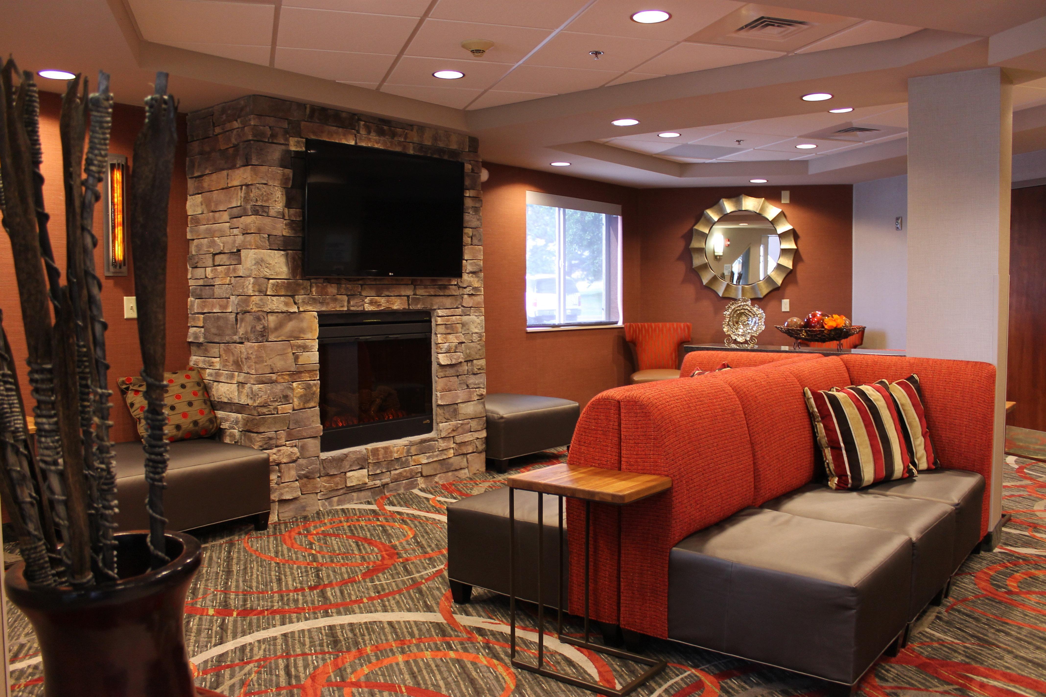Hilton Garden Airport 3*