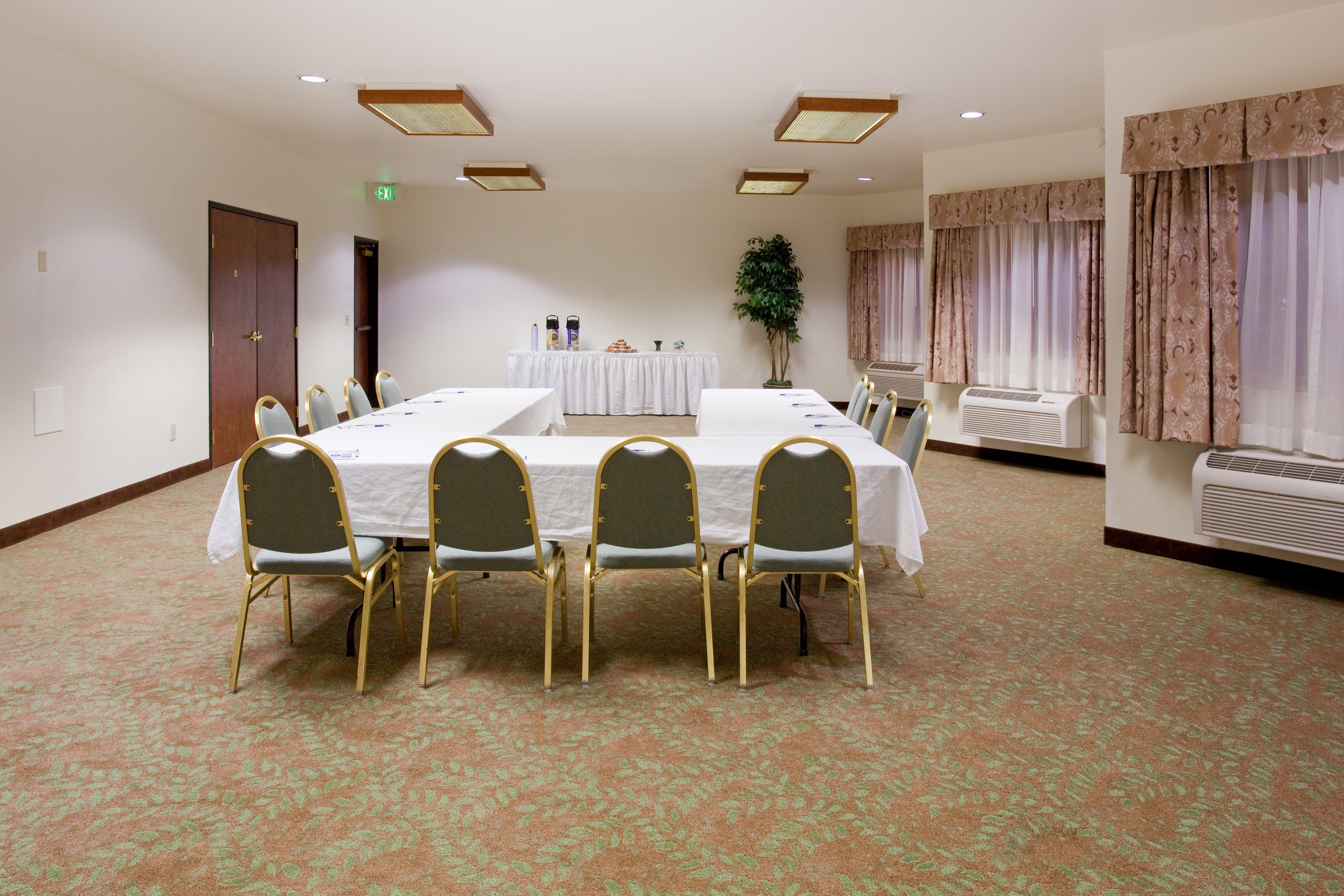 Hilton Garden Airport