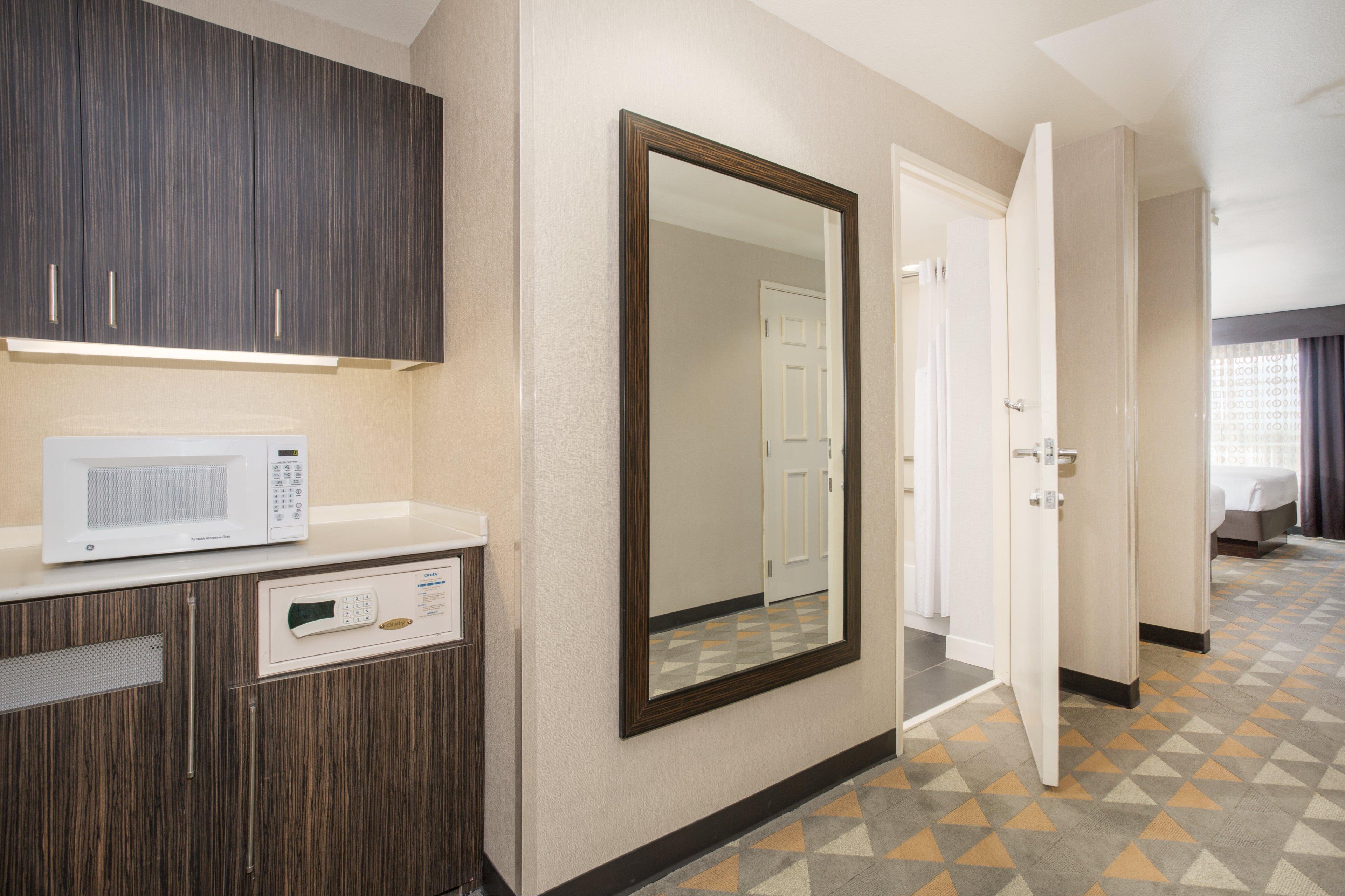 - Airport By Ihg Hotel Colorado Springs