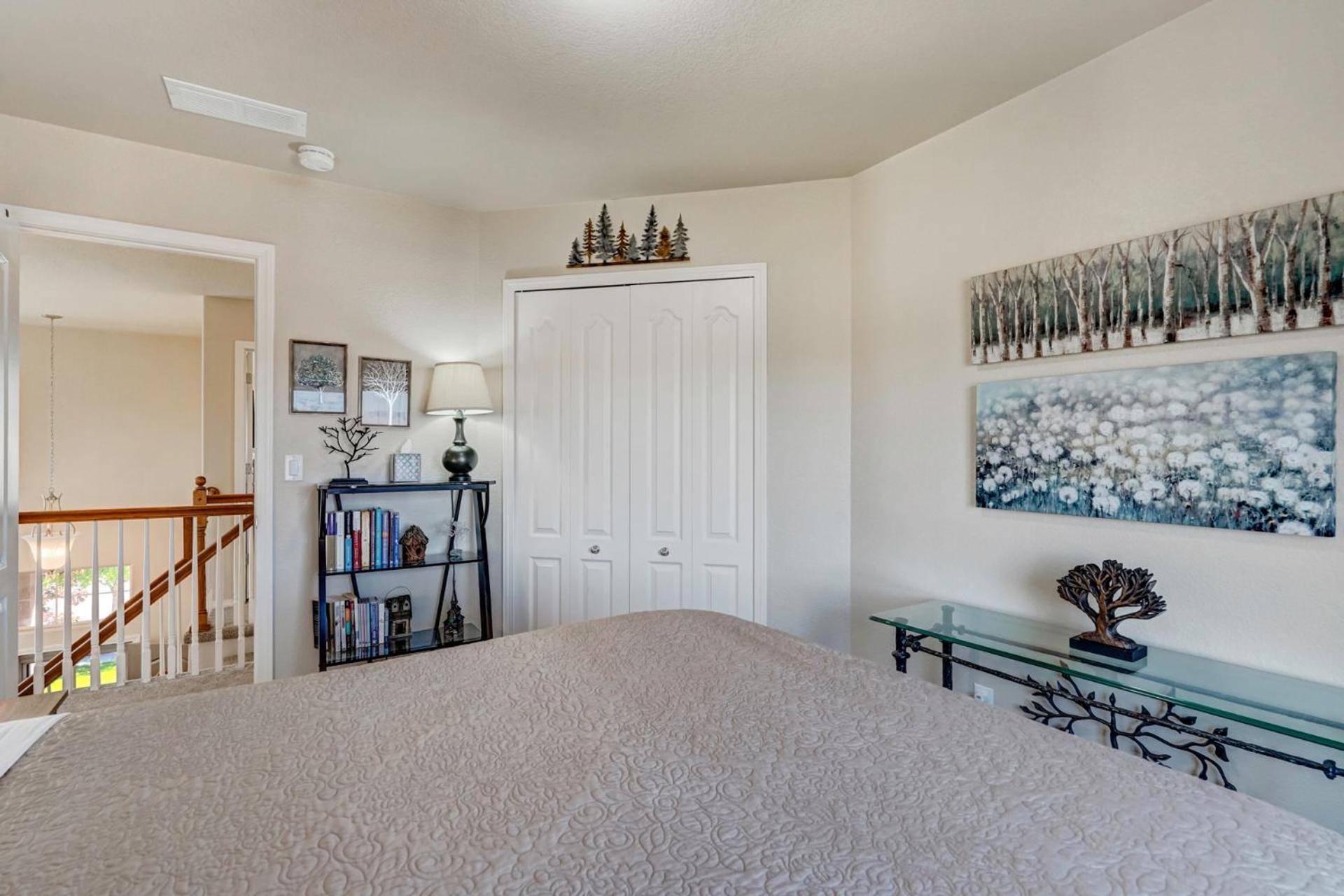Desirable And Spacious With Mountain Views, Deck, Grill And Yard - Walk To Coffee And Ice Cream!