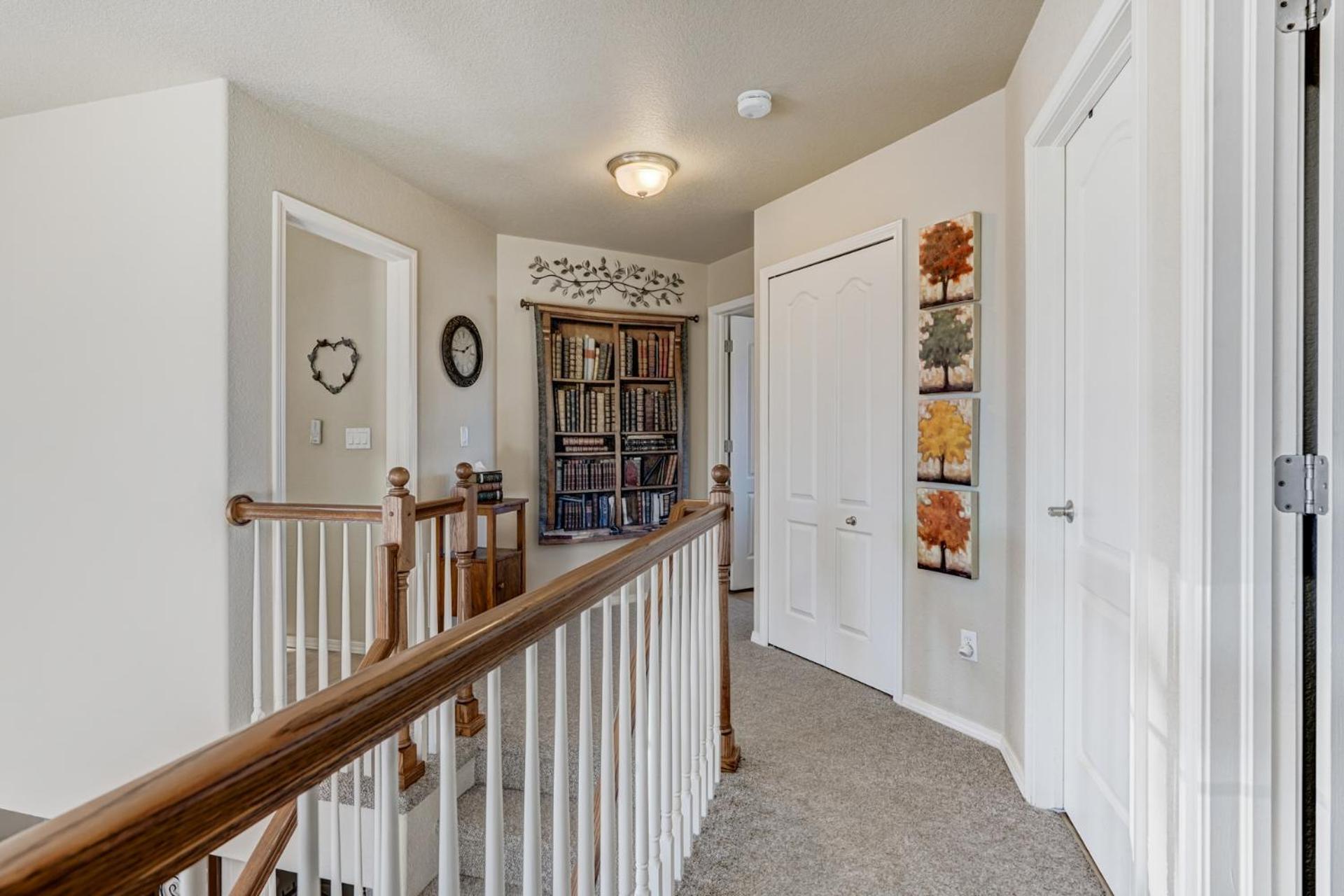 Holiday home Desirable And Spacious With Mountain Views, Deck, Grill And Yard - Walk To Coffee And Ice Cream! Colorado Springs
