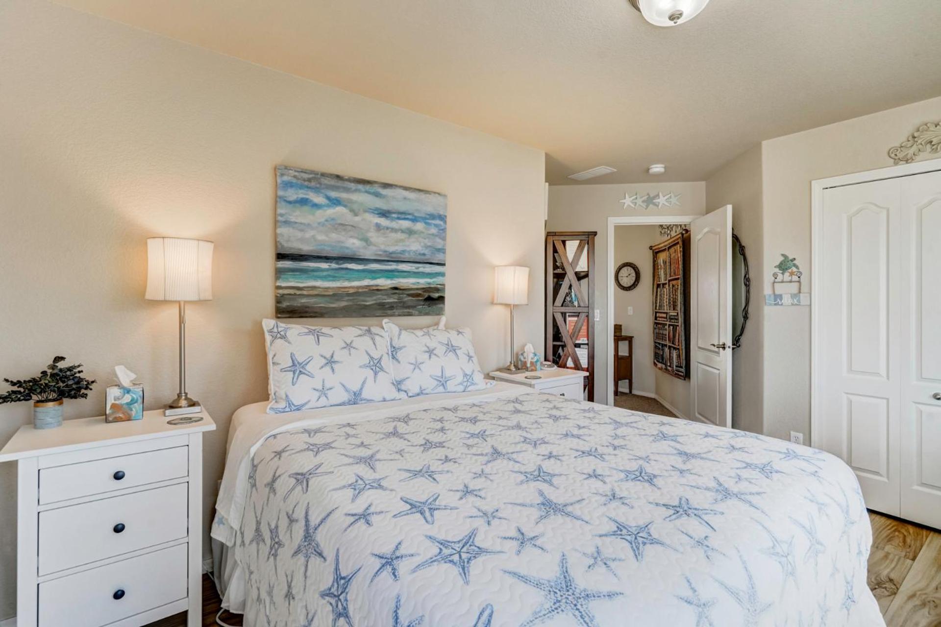 Desirable And Spacious With Mountain Views, Deck, Grill And Yard - Walk To Coffee And Ice Cream! Colorado Springs