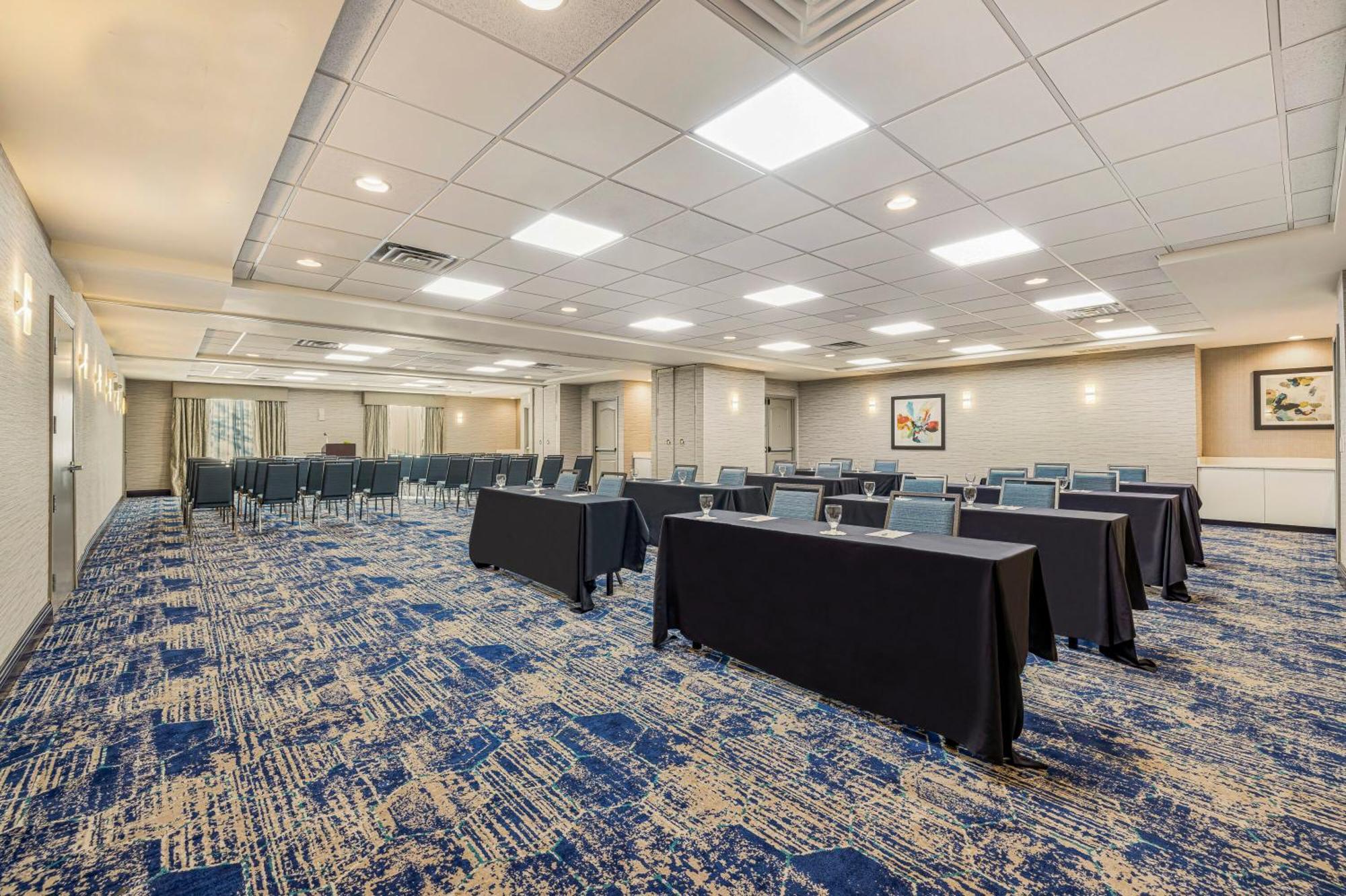 Hotel Hilton Garden Airport