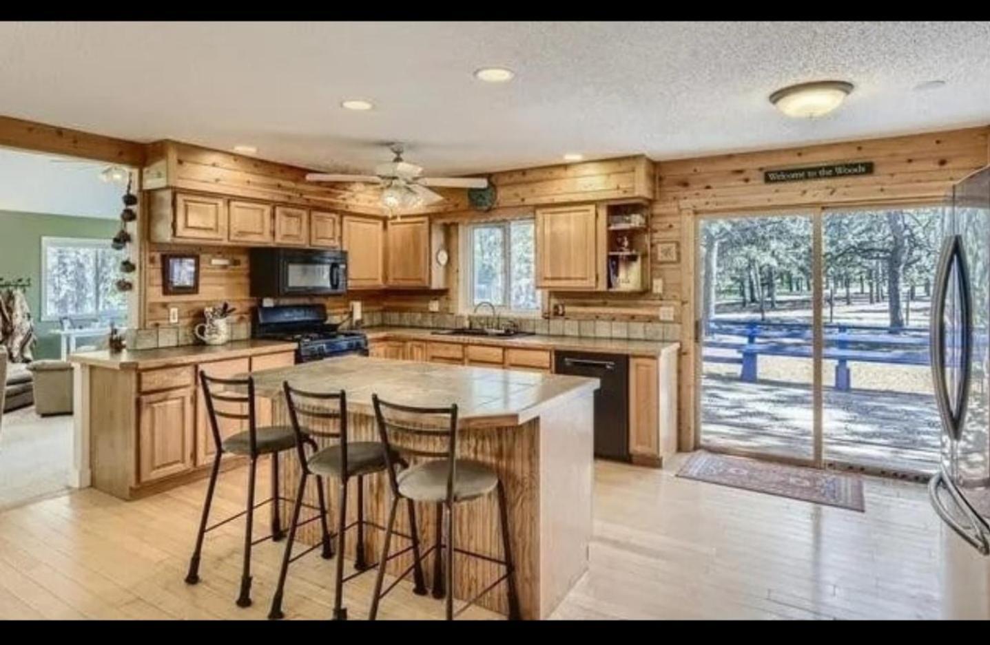 Holiday home 4 Bedroom 3 Bath With Hot Tub On 5 Acres