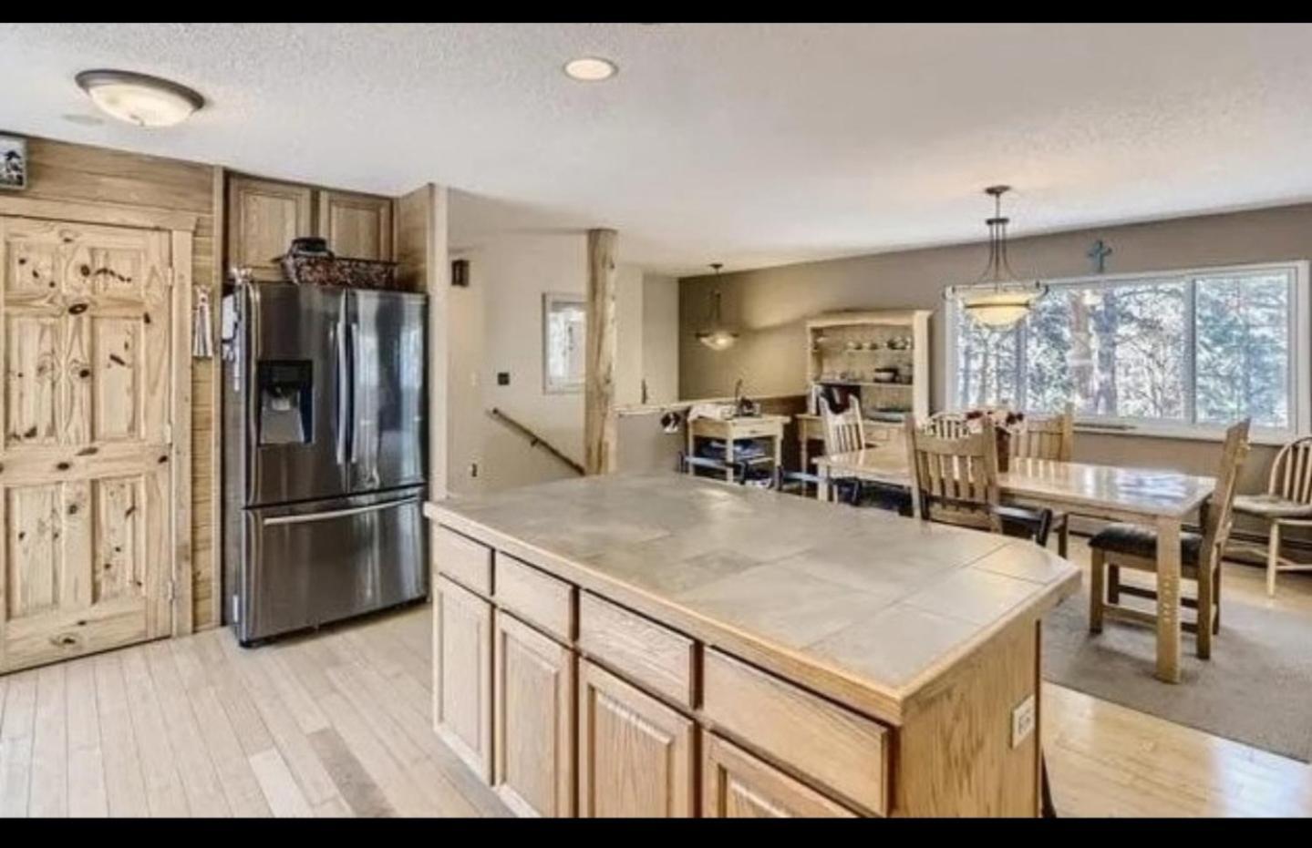 4 Bedroom 3 Bath With Hot Tub On 5 Acres Holiday home Colorado Springs