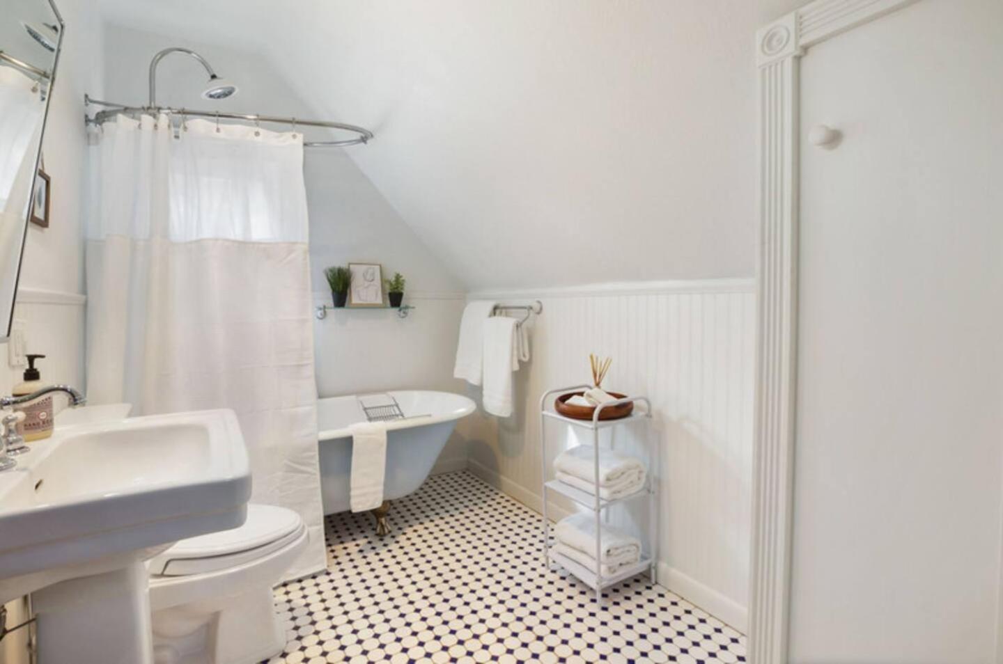 3br Victorian Pets Ok Midterm Holiday home