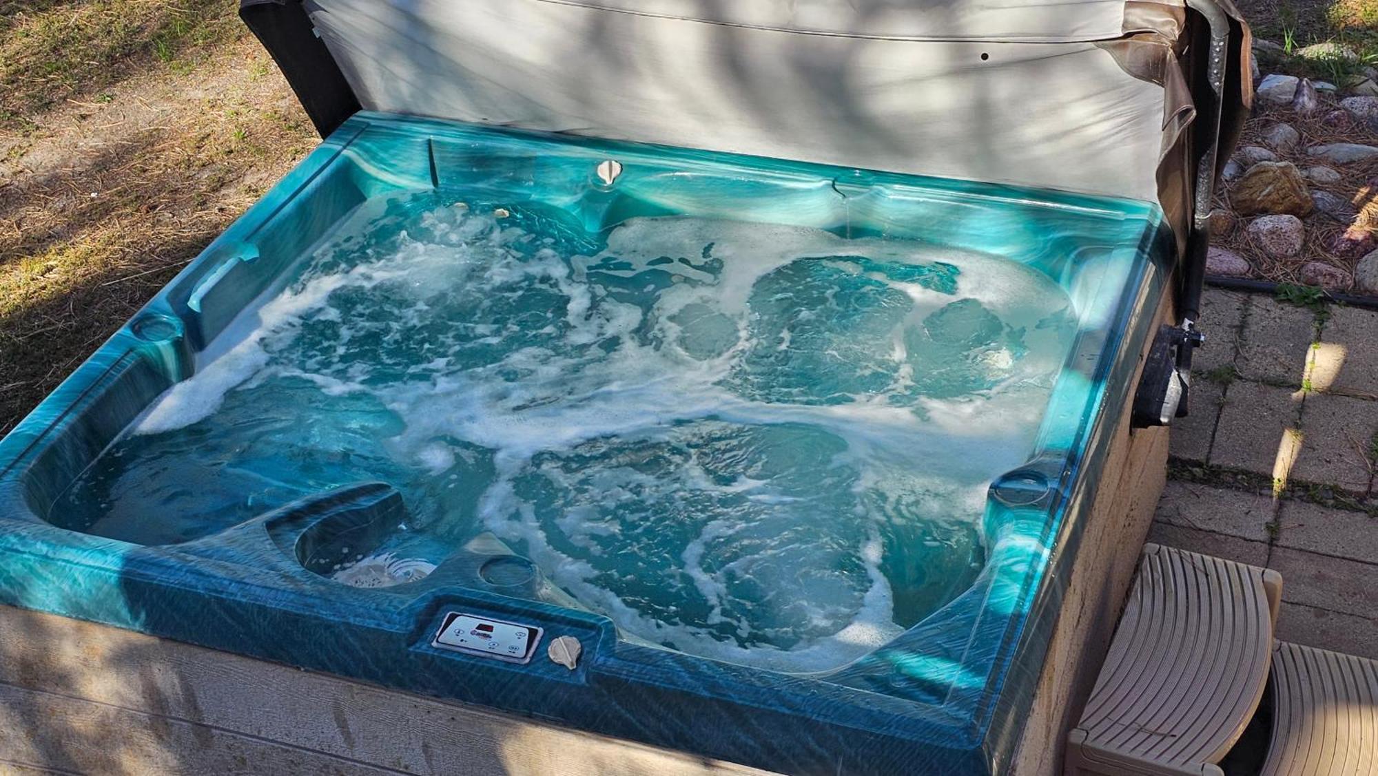 4 Bedroom 3 Bath With Hot Tub On 5 Acres