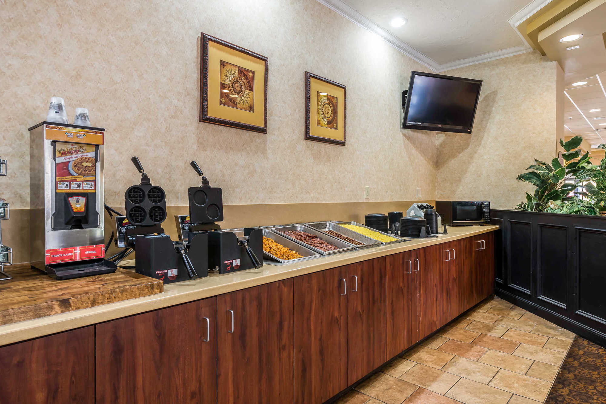 Clarion & Conference Center 3*
