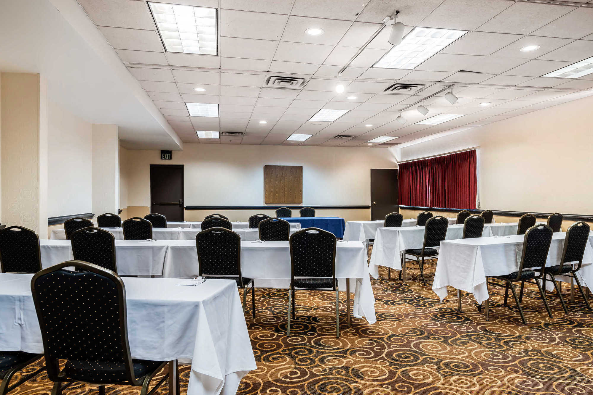 Clarion & Conference Center 3*