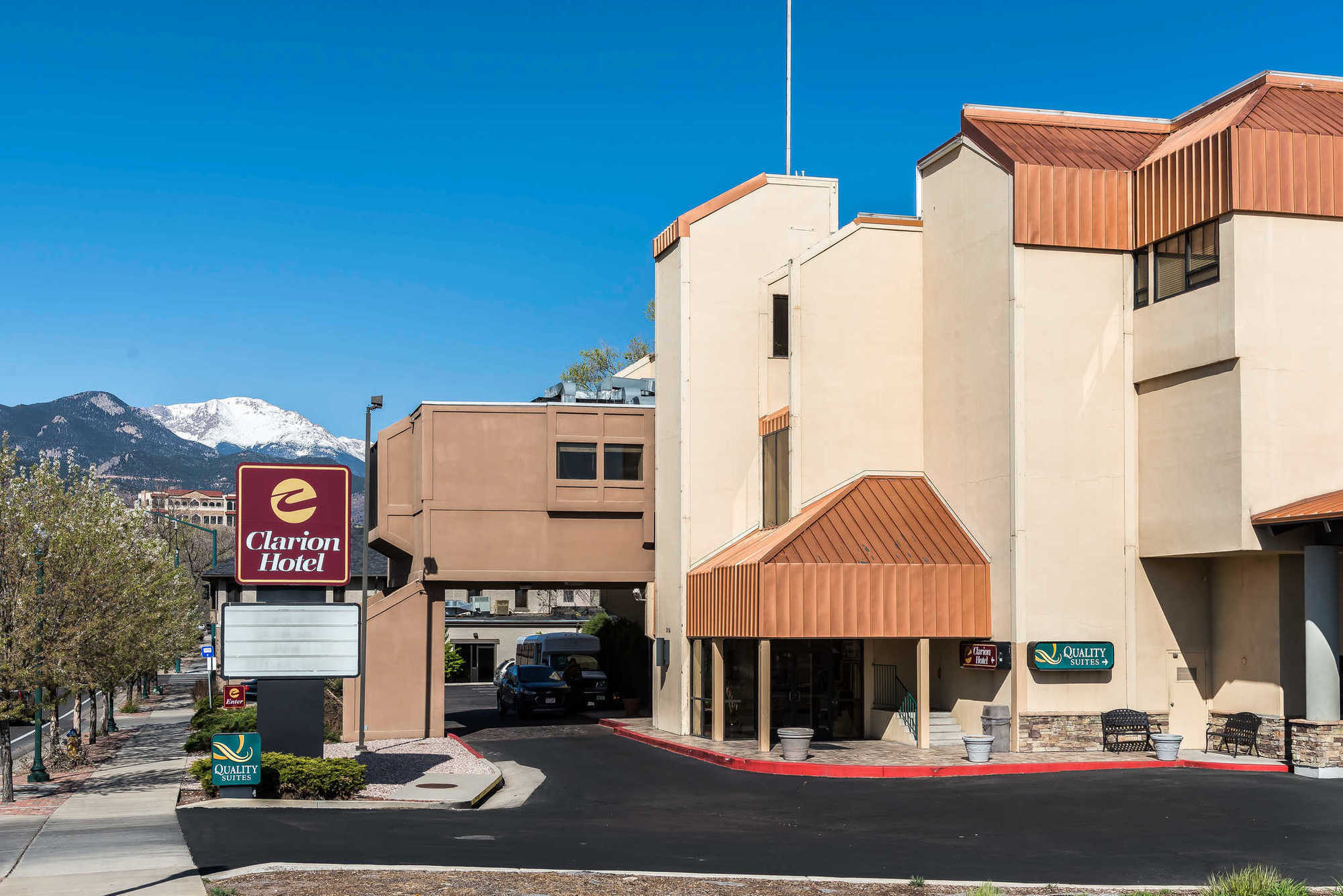 Clarion & Conference Center Hotel