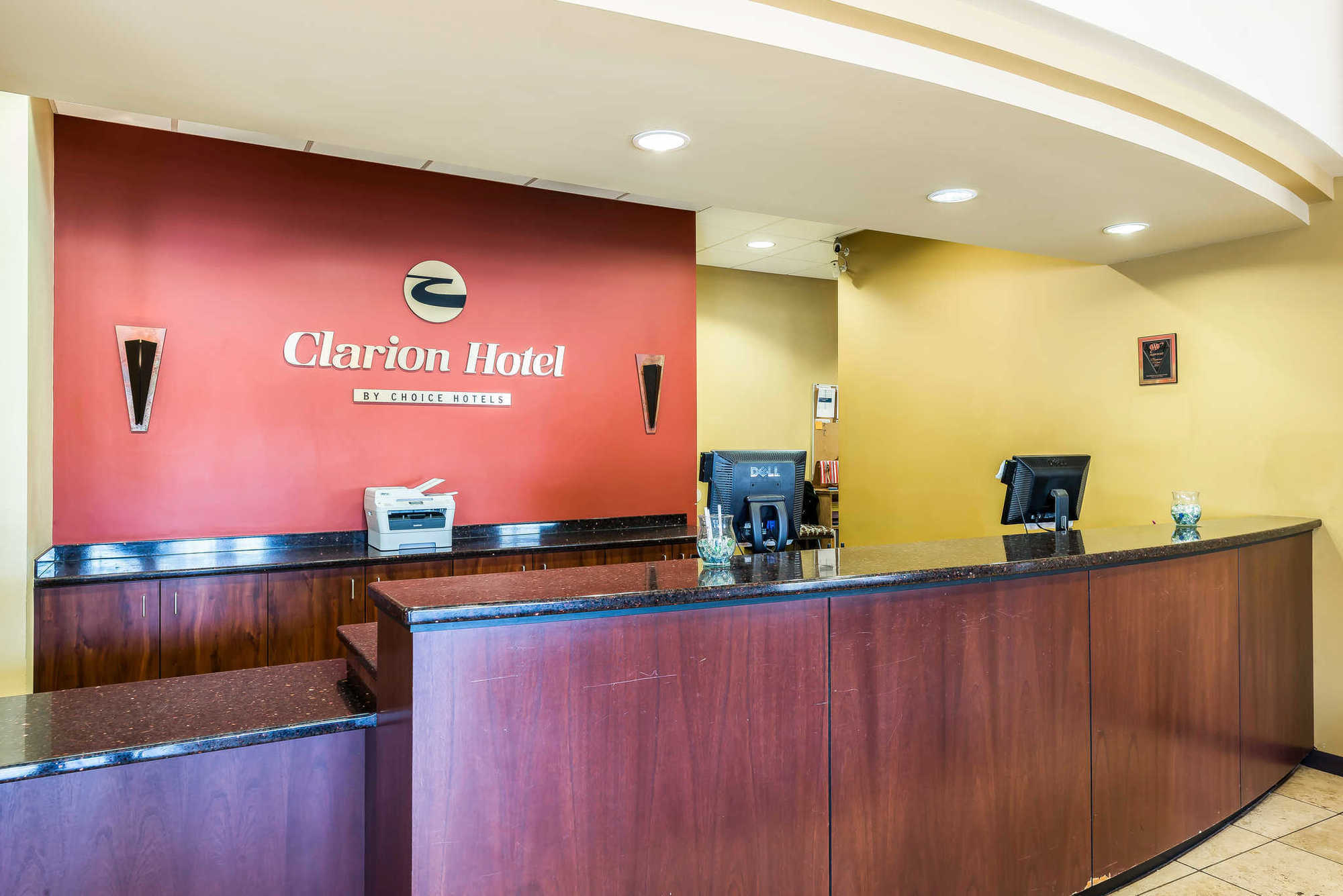 Clarion & Conference Center Hotel 3*