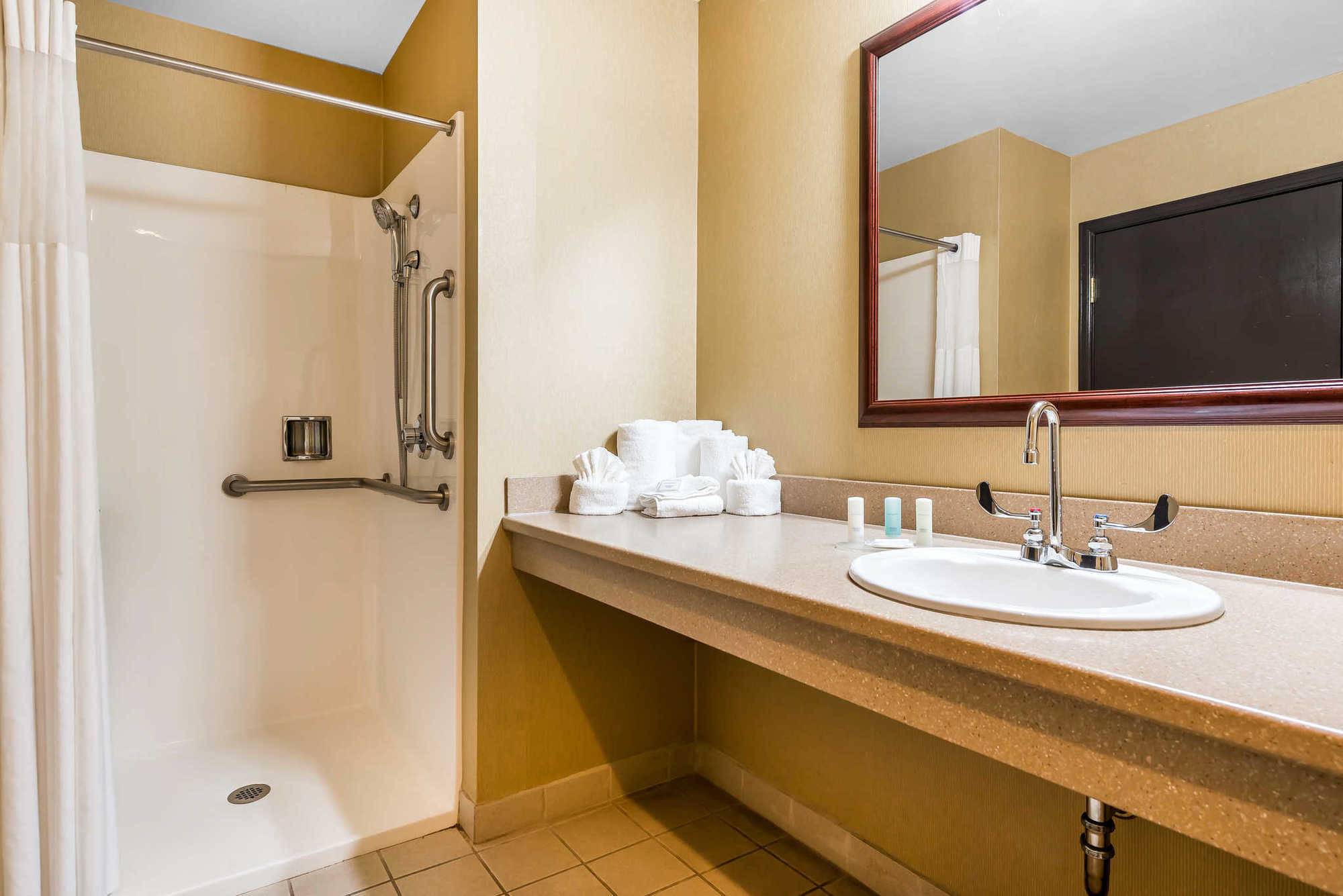 Clarion & Conference Center Hotel