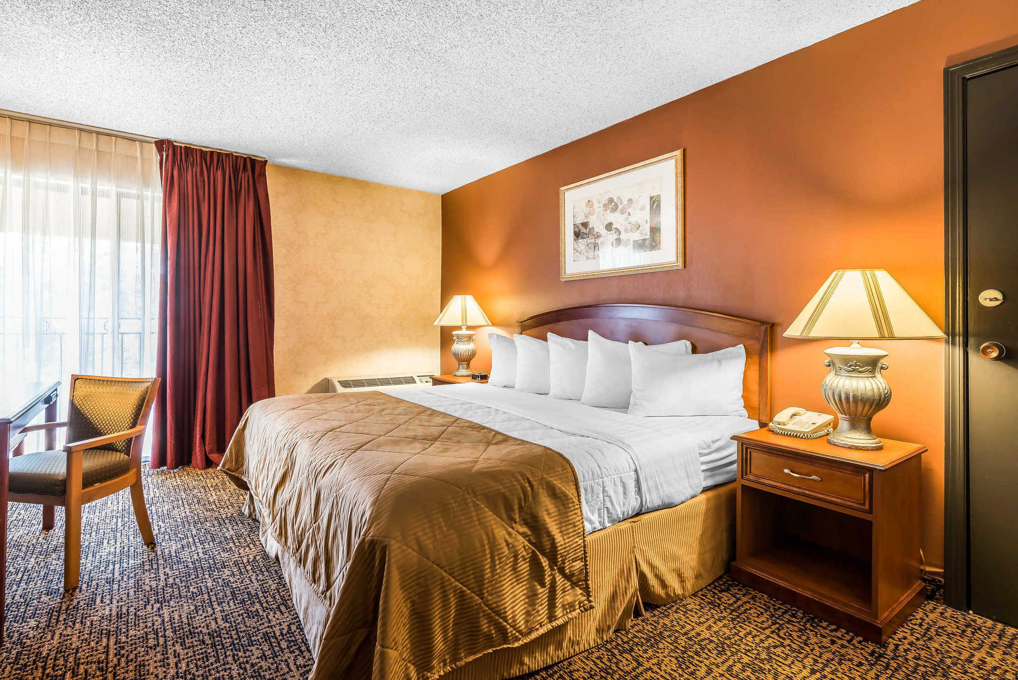 Clarion & Conference Center Hotel 3*