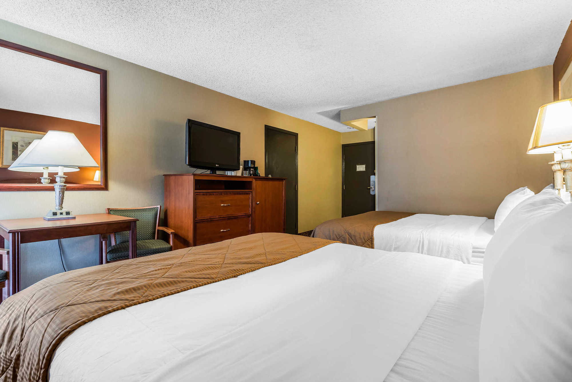 Clarion & Conference Center Hotel 3*
