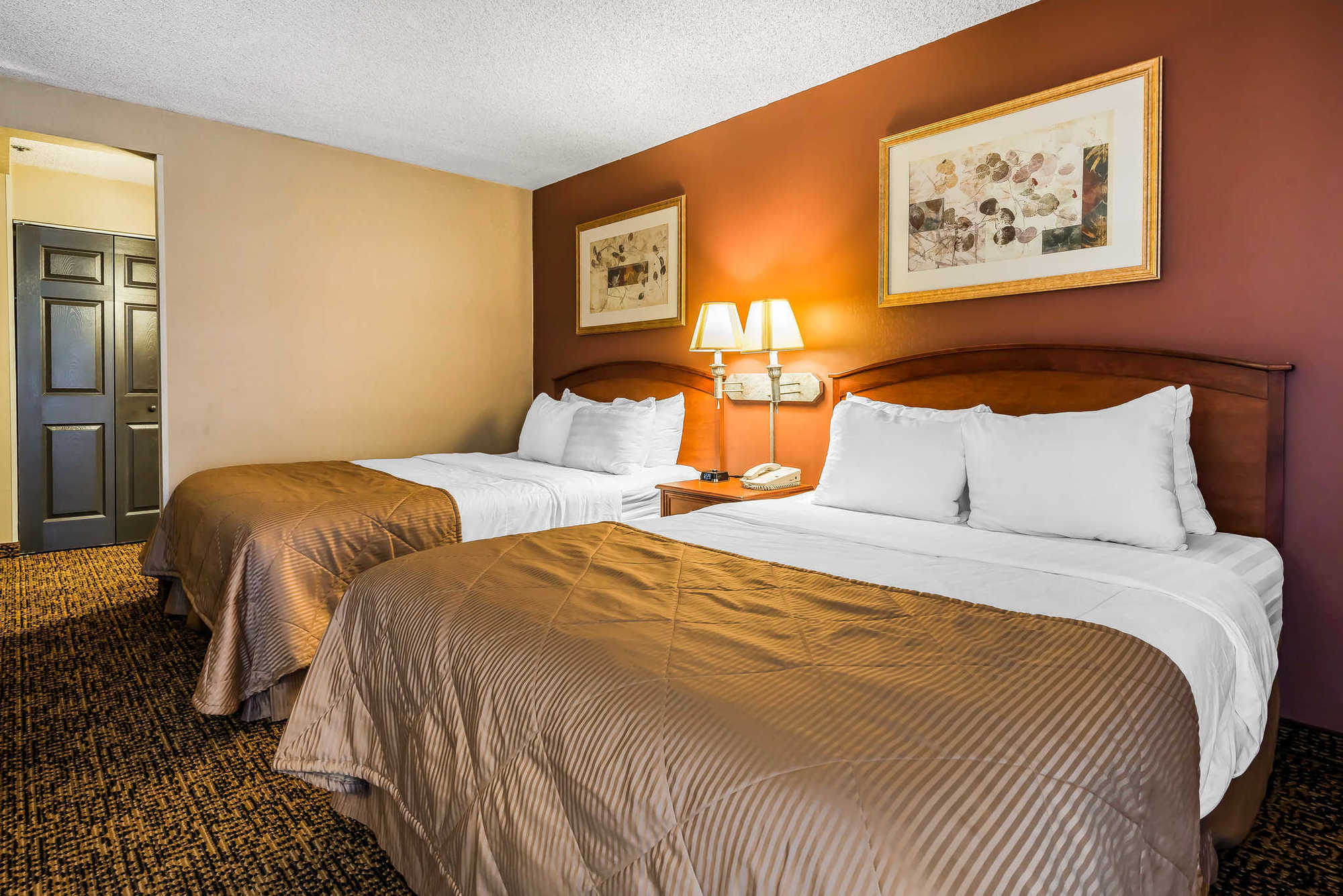 Clarion & Conference Center 3*