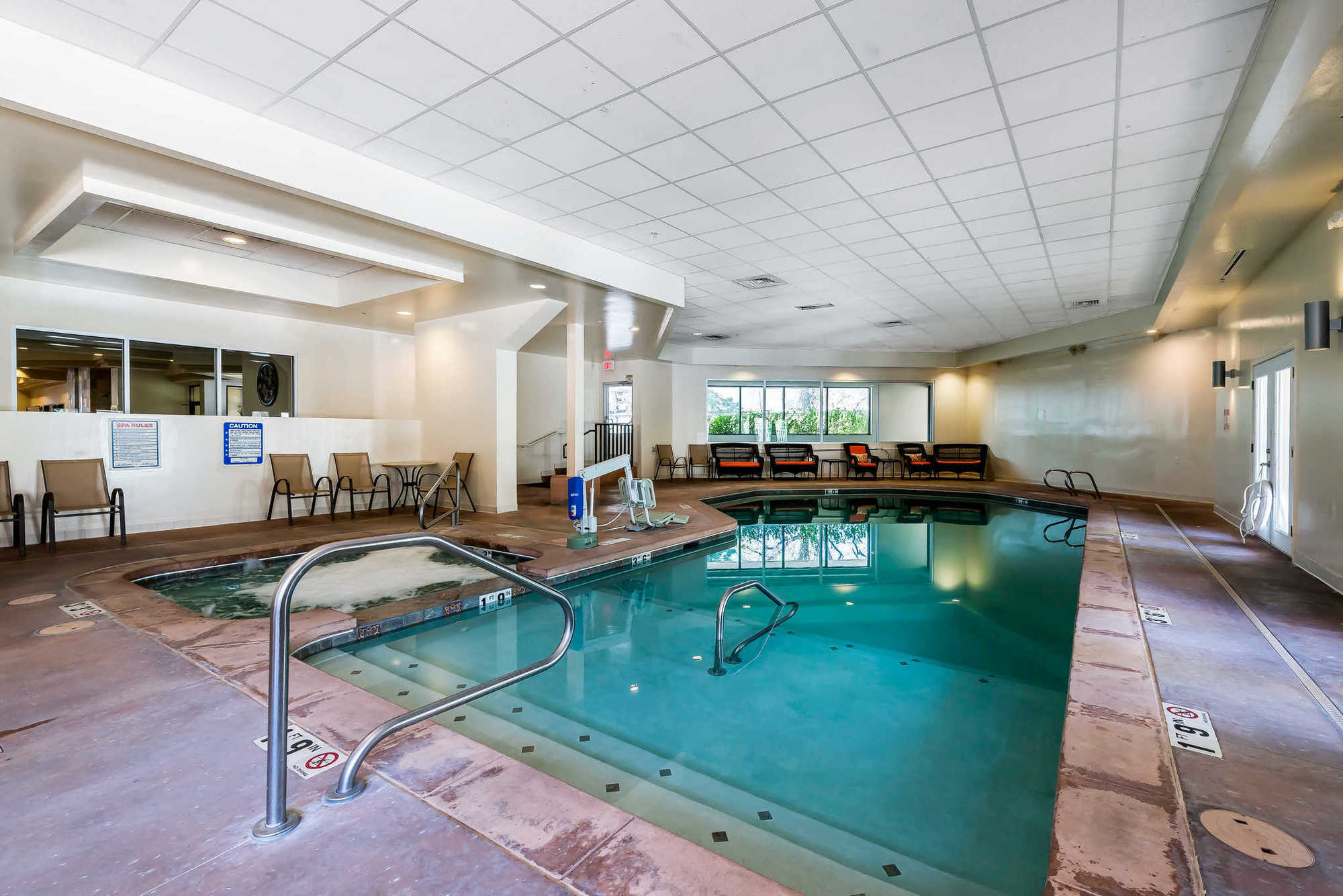Clarion & Conference Center Hotel 3*