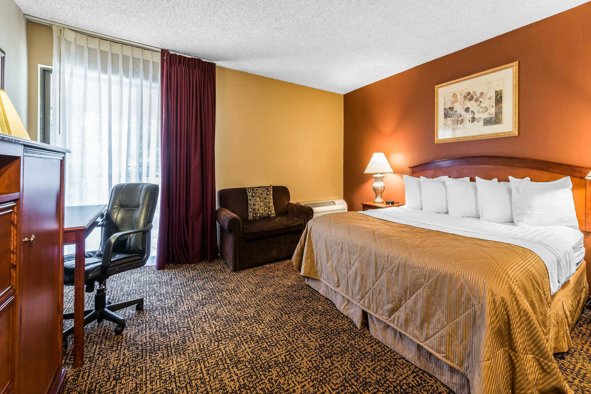 Clarion & Conference Center 3*