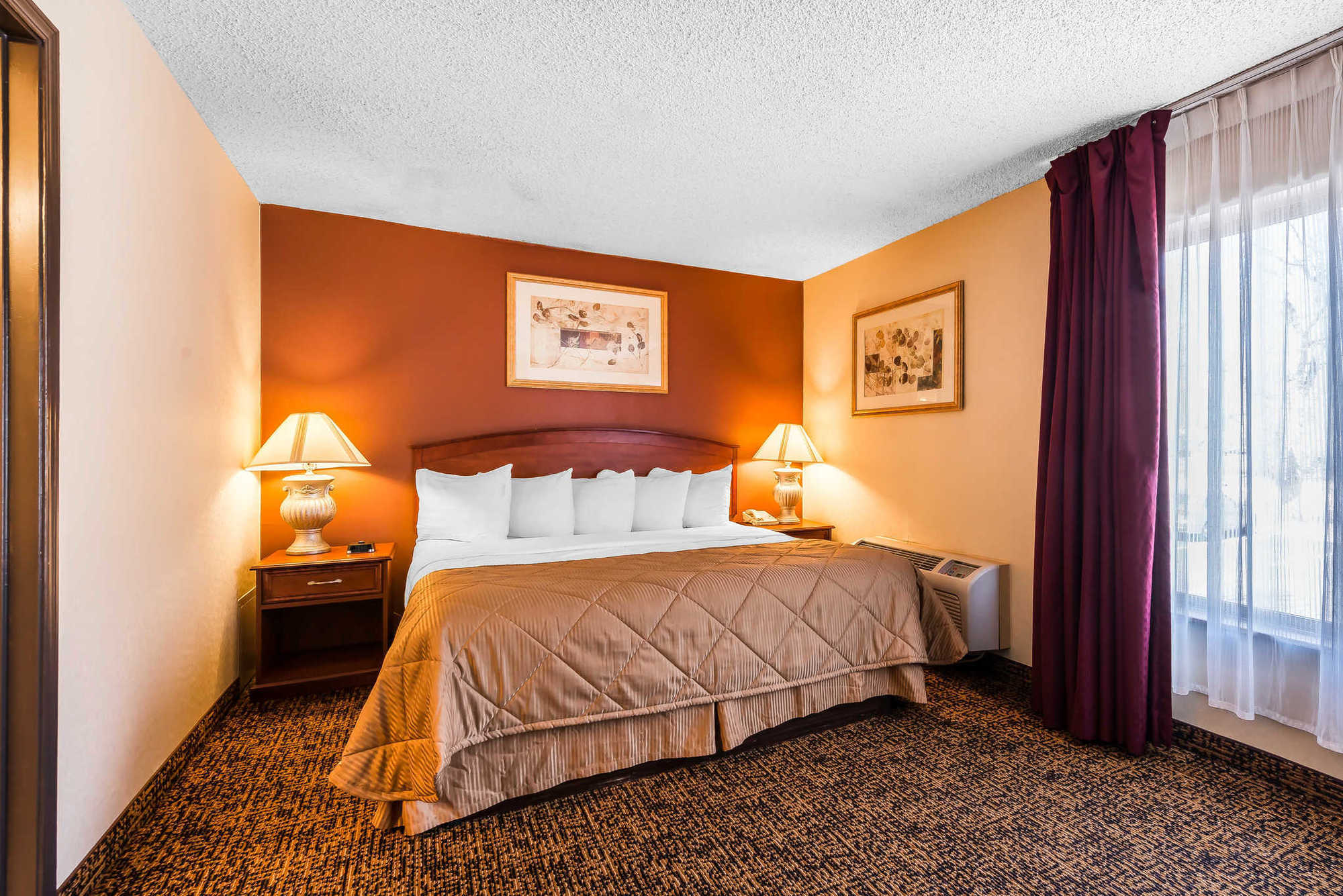 Clarion & Conference Center Hotel 3*