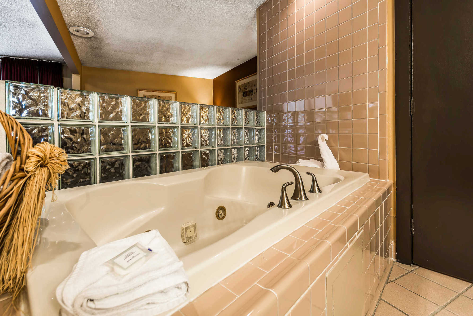 Clarion & Conference Center Hotel