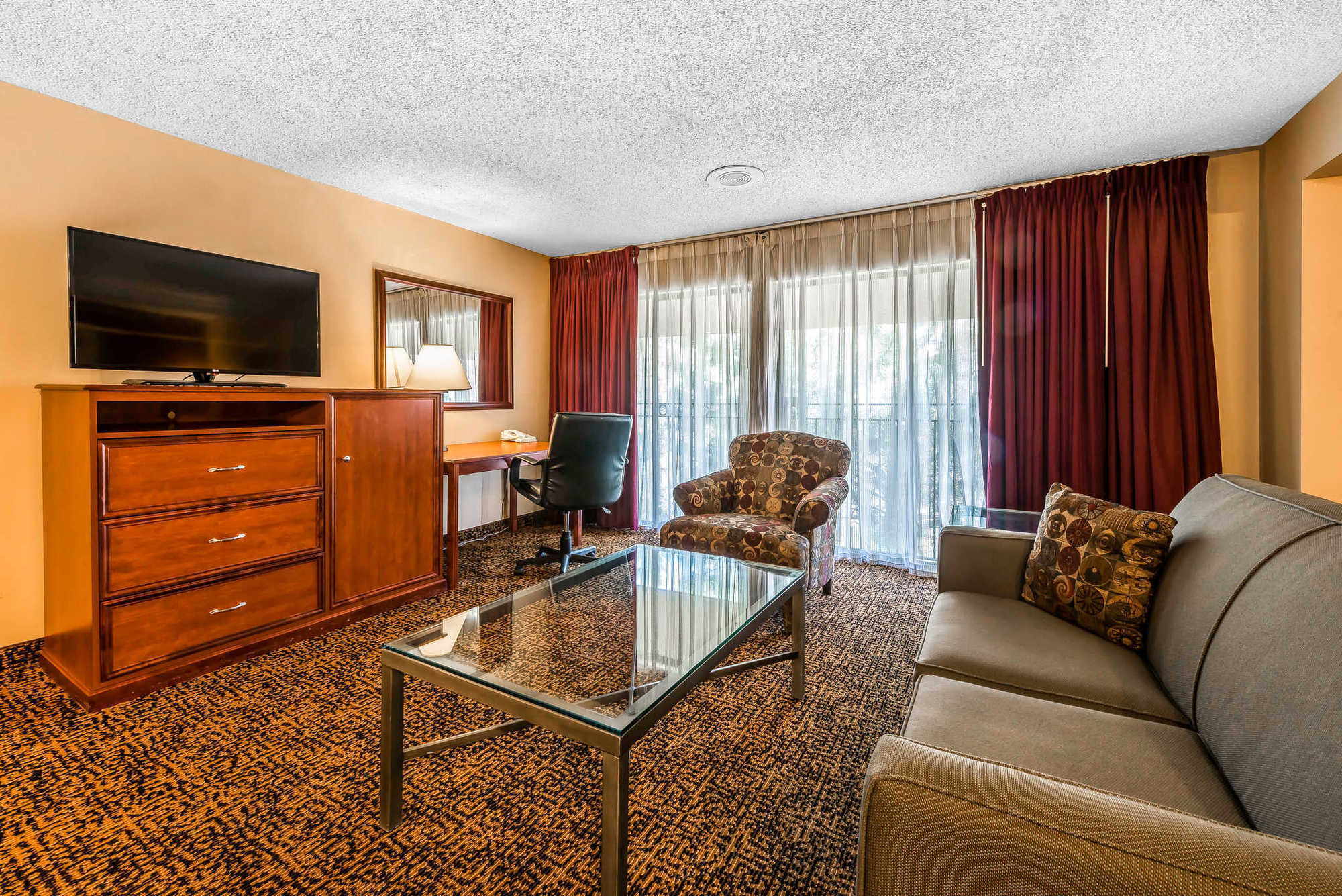 Clarion & Conference Center Hotel 3*