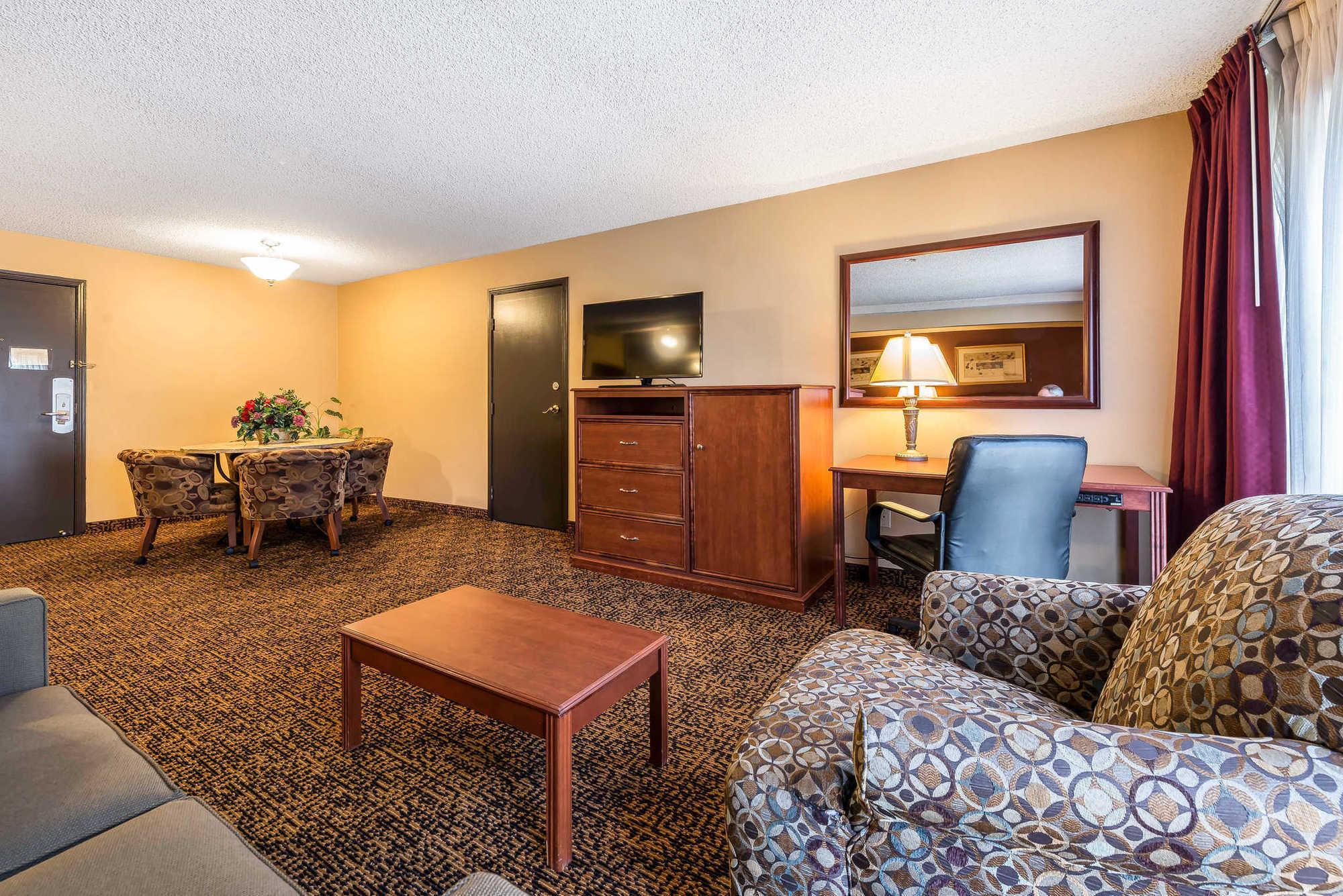 Clarion & Conference Center 3*