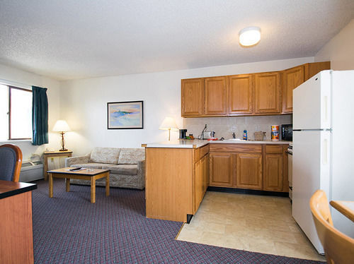 Hotel Travelodge By Wyndham Airport - Peterson Sfb