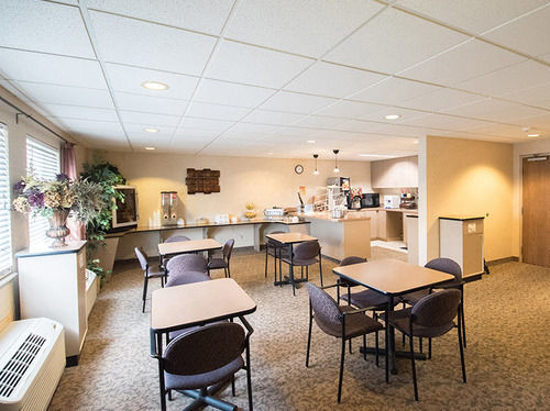 Travelodge By Wyndham Airport - Peterson Sfb Hotel 2*