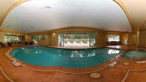 Hotel Clarion & Conference Center 3*