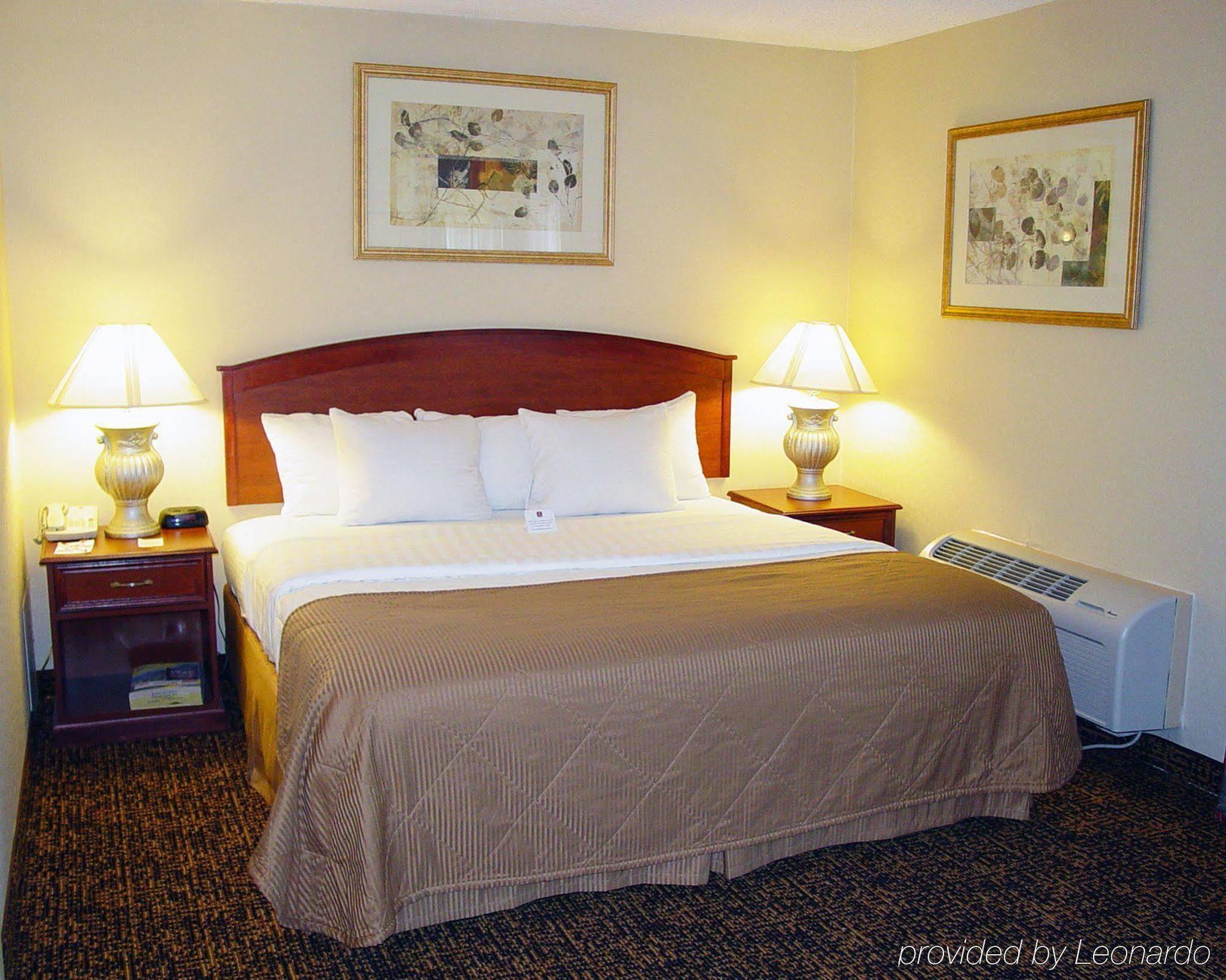 Clarion & Conference Center 3*