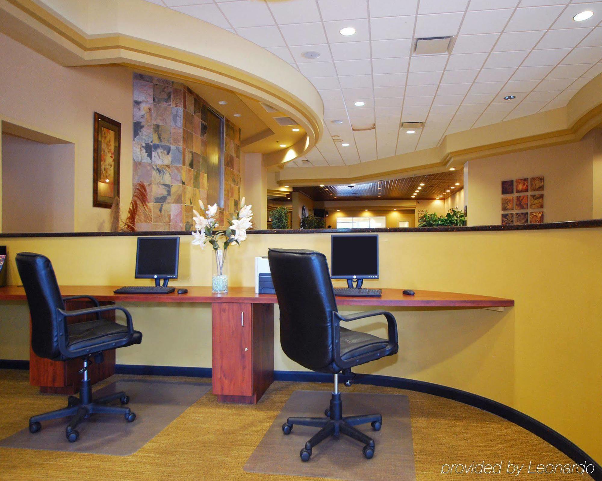 Hotel Clarion & Conference Center