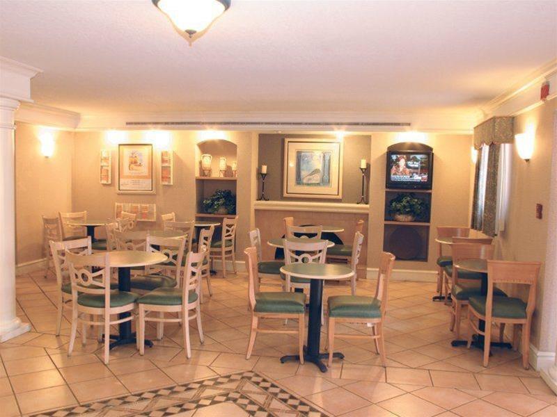 La Quinta By Wyndham Garden Of The Gods Hotel Colorado Springs