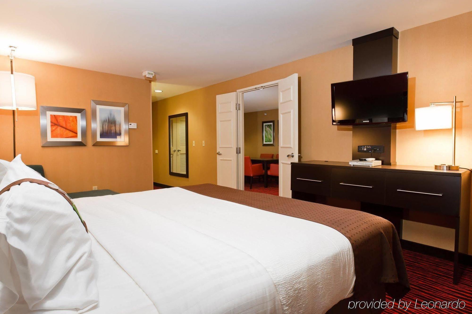 - Airport By Ihg Hotel Colorado Springs