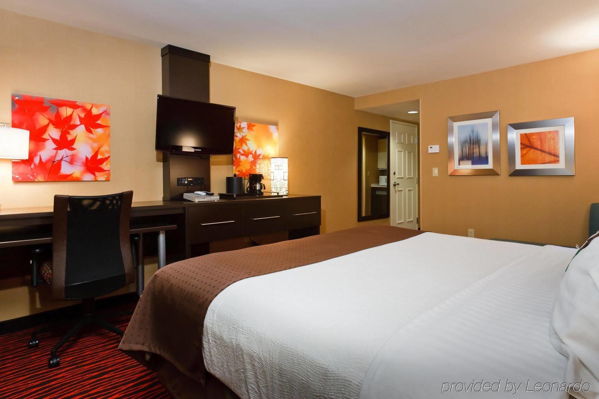 - Airport By Ihg Hotel Colorado Springs