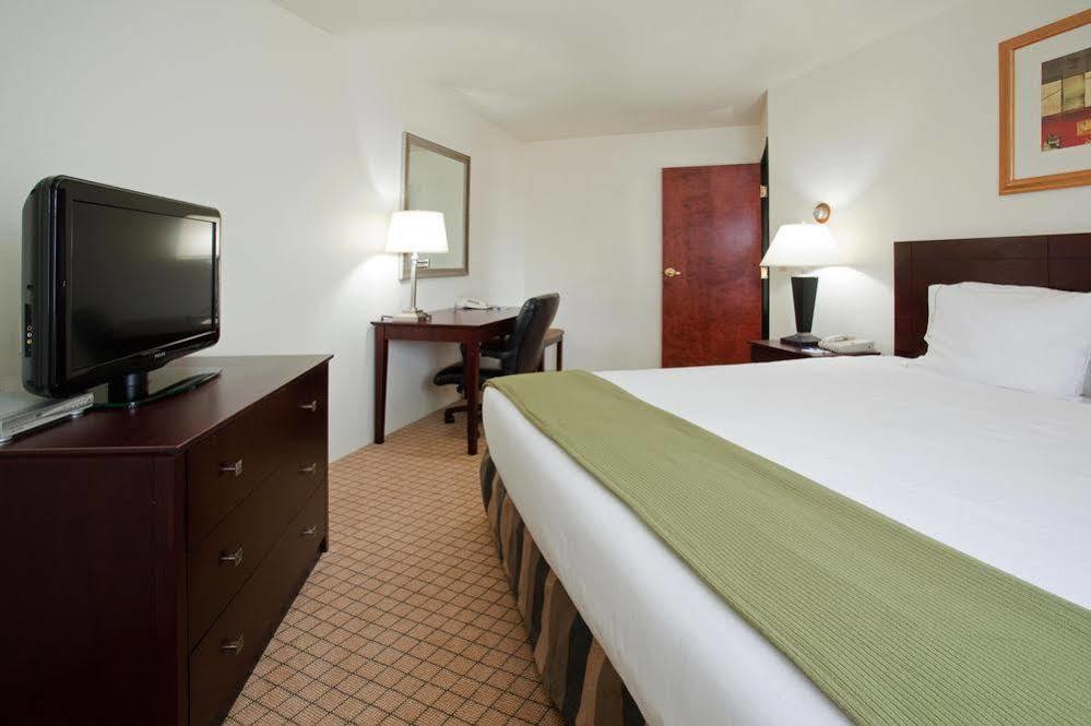 - Airport By Ihg Hotel Colorado Springs