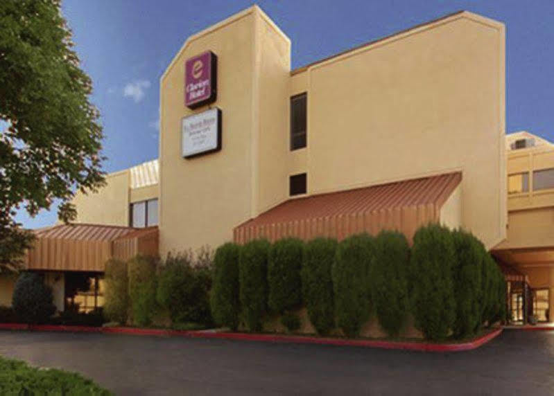 Hotel Clarion & Conference Center 3*