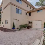 Bright & Private 2-Bedroom 1100-Sqft Cos Apartment