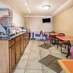 Super 8 By Wyndham Colorado Springs/Chestnut Street