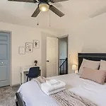 Rare Find Modern Townhome In The Heart Of Old Colorado City