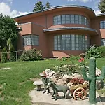 Rainbow Lodge And Inn