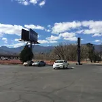 Howard Johnson By Wyndham Colorado Springs
