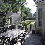 Lennox House Bed & Breakfast