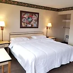 Travelstar Inn & Suites