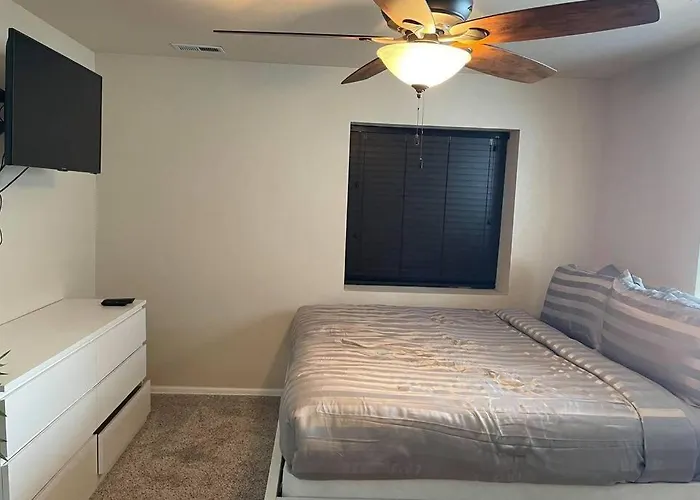 2 Master Suites/3 King Beds/4 Bath/Mins To Airport