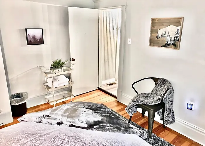 Newly Renovated Cozy Home Minutes From Broadmoor And Downtown