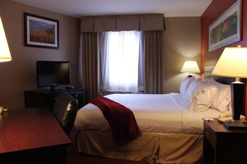 Express & Colorado Springs-airport By Ihg Hotel 3*