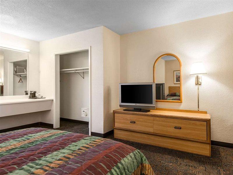 Hotel Rodeway &