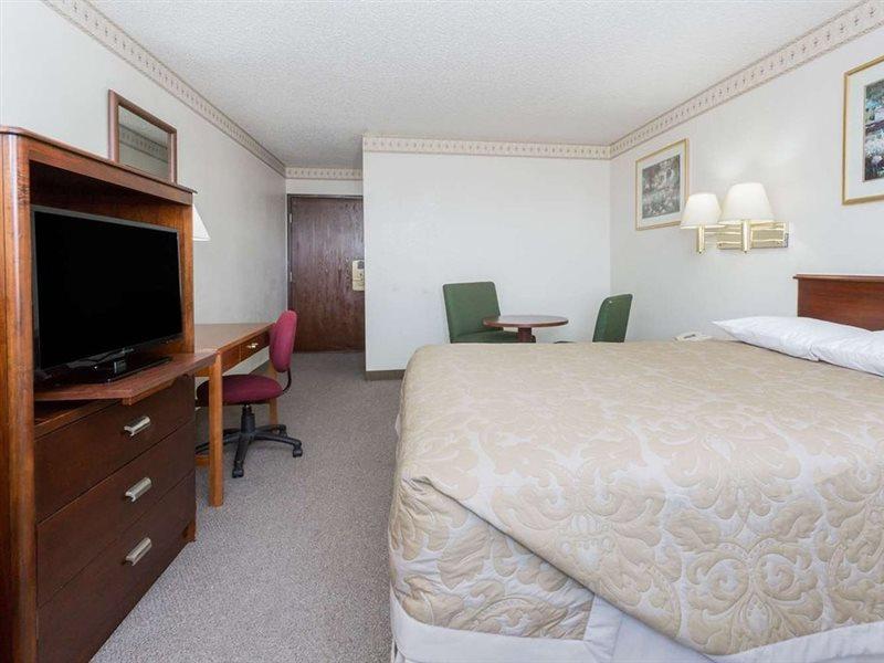 Super 8 By Wyndham Colorado Springs/chestnut Street Motel Colorado Springs