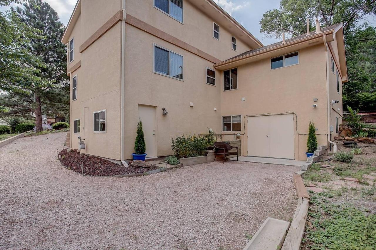 Bright & Private 2-bedroom 1100-sqft Cos * Colorado Springs