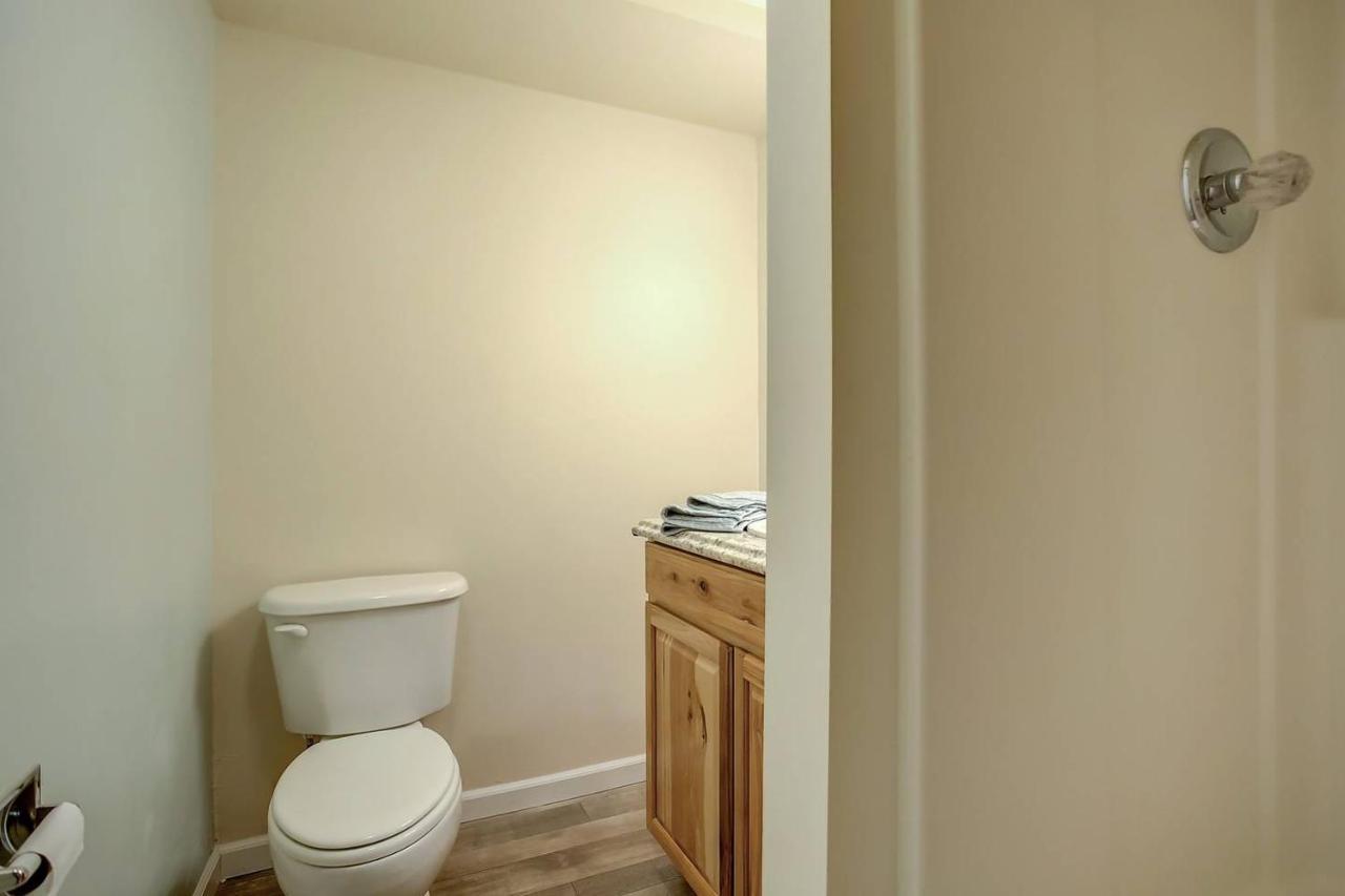 Apartment Bright & Private 2-bedroom 1100-sqft Cos Colorado Springs