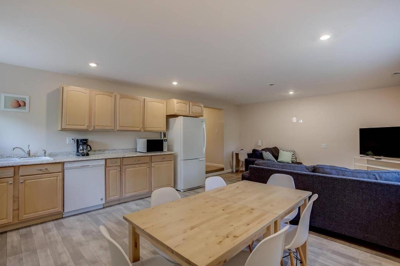 Bright & Private 2-bedroom 1100-sqft Cos * Colorado Springs